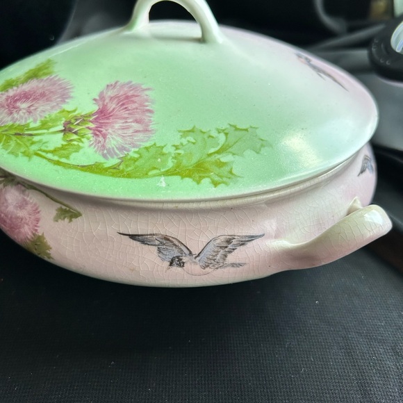 VTG Beautiful pink and green decorative tureen with birds and thistle. No chips - Picture 10 of 10
